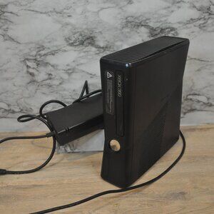 Xbox 360 Arcade Edition – Black – Console + Power Supply